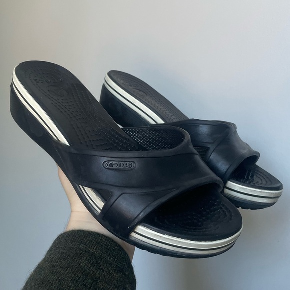 BLACK WHITE CROCS OPEN TOE WEDGE SLIDES 7 **AS IS - Picture 2 of 5